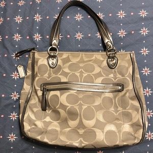 *** Coach *** Silver Shoulder Bag